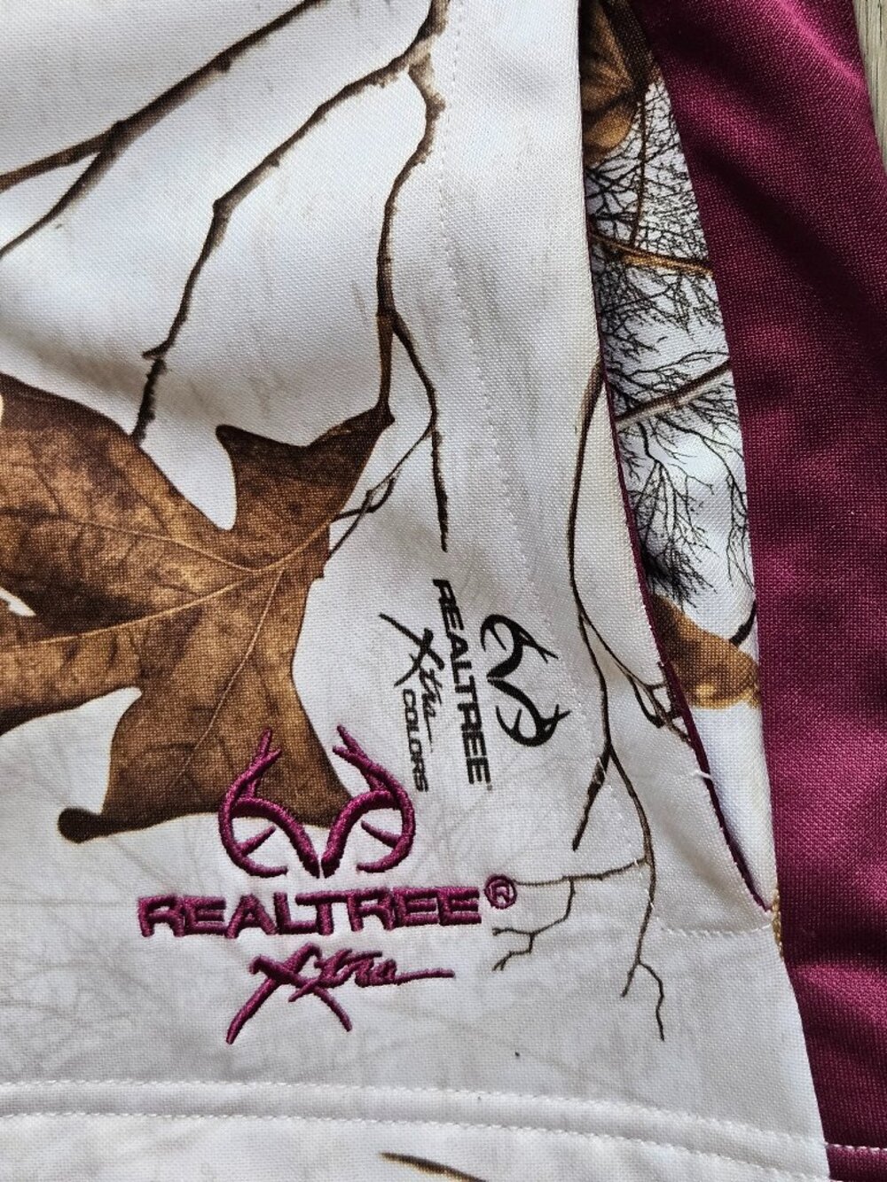 Women's Realtree Xtra Colors White Out Camo Hoodie Maroon White Accents Size L - Picture 6 of 10